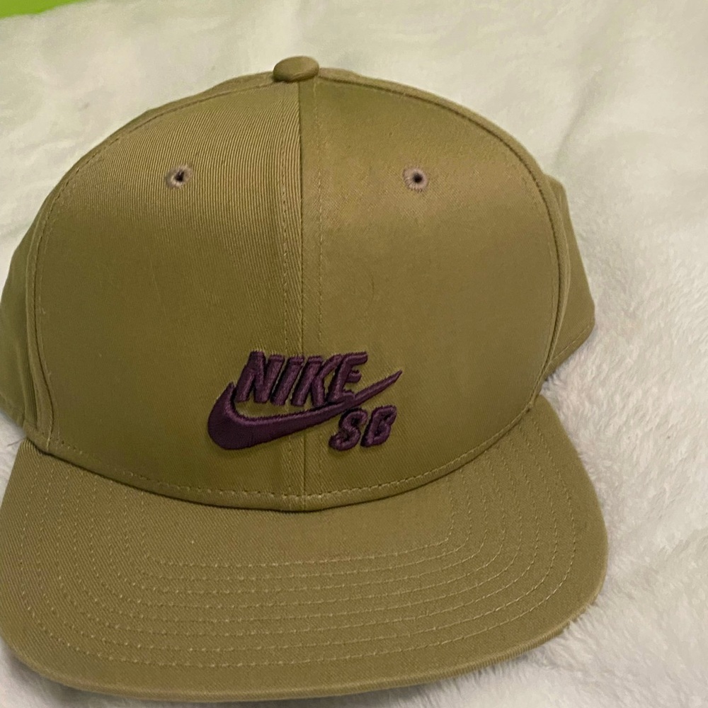 Nike SB Cap olive color